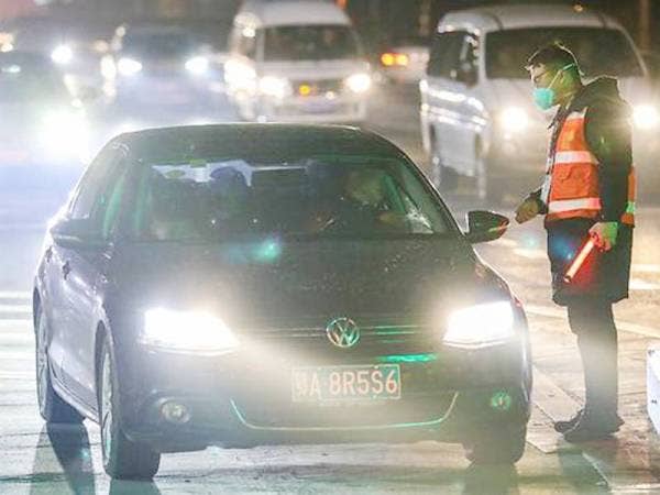 Langkah pemeriksaan kini dipertingkat di Wuhan di wilayah Hubei selepas kes jangkitan virus tersebut pertama kali dilaporkan di bandar terbabit pada bulan lalu. - Foto AFP