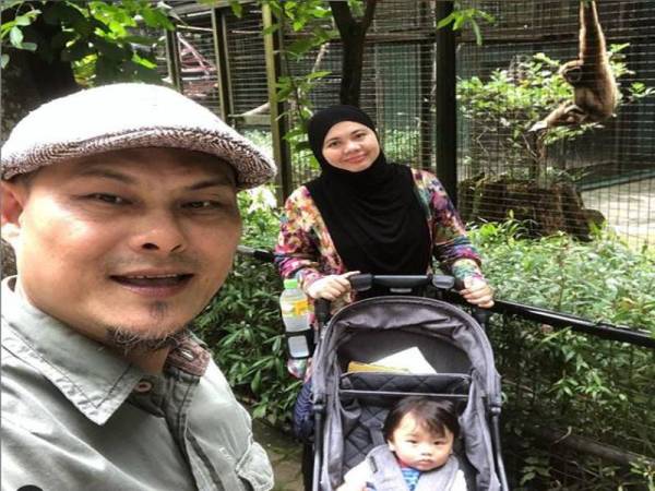 Adam bersama ahli keluarga tersayang - Foto Instagram Adam Corrie