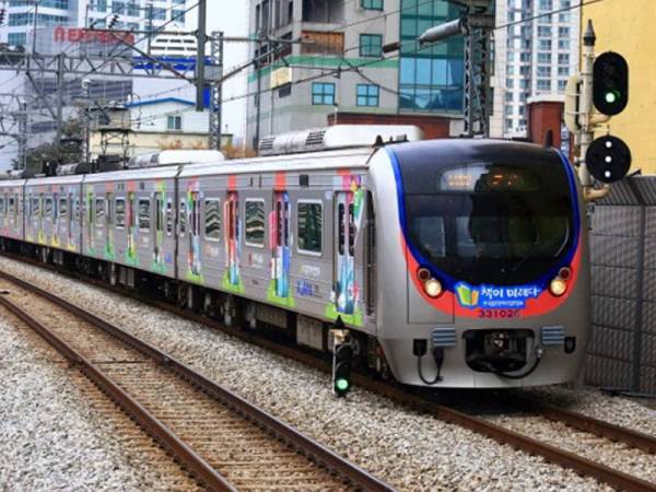 Perpustakaan mini disediakan di laluan sepanjang Gyeongui sejauh kira-kira 124km dari Stesen Munsan di Paju ke Stesen Yongmun di Yangpyeong. Foto Korea.net