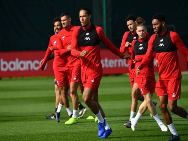 Van Dijk (tengah) tidak mahu para pemain Liverpool memandang mudah cabaran Wolves awal pagi Jumaat ini.