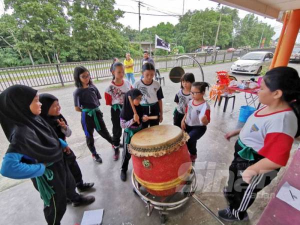 Sesi latihan bersama SJKC Sin Chone, Dungun.
