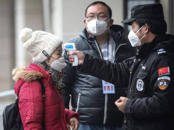 Seorang wanita sedang melakukan saringan kesihatan. - Foto Getty Images