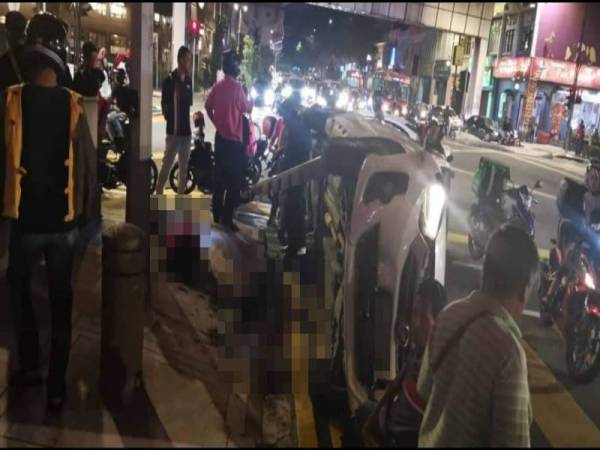 Gambar kemalangan yang tular di laman sosial sejak malam tadi.