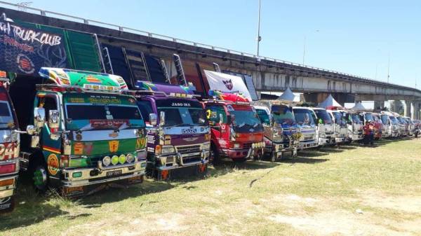 Keadaan lori yang cantik dan unik dengan pelbagai hiasan tersendiri sempena Tok Bali Karnival Nasional Truck Cantik Kelantan 2020 kelmarin.