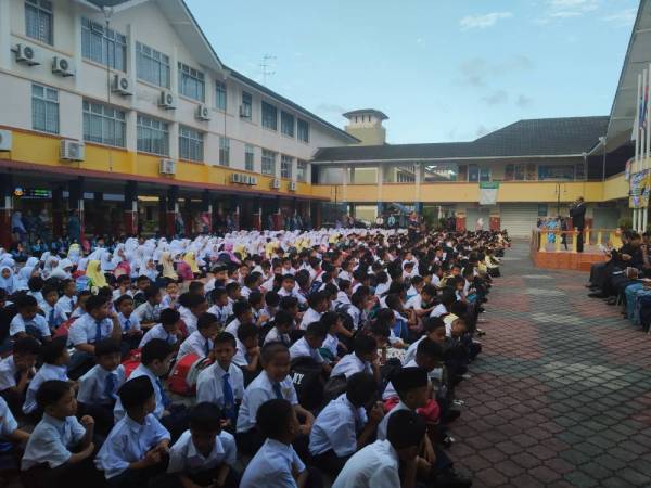 Sekolah- sekolah di Johor disaran mengadakan solat hajat bagi memohon perlindungan daripada wabak koronavirus.
