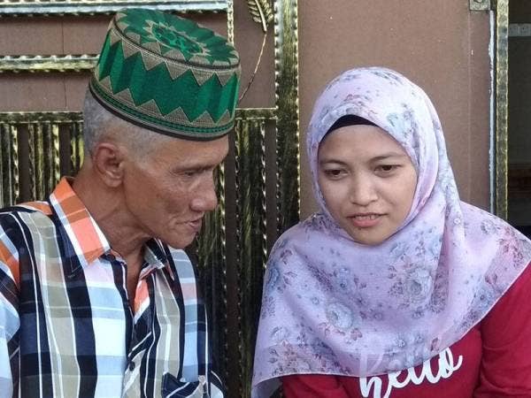Abu Hassan bertanya khabar Siti Khairul Nisak yang tidak pernah ditemuinya sejak 35 tahun lalu.
