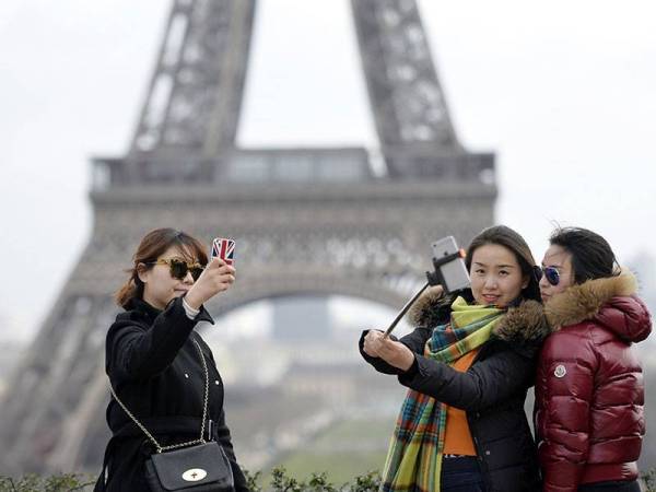 China telah menjadi negara yang paling ramai rakyatnya melancong.