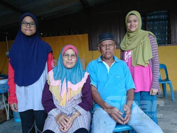 Walaupun mengidap sakit jantung namun Buges masih bekerja membersihkan kawasan sekolah SRA Batang Melaka di bawah seliaan Majlis Agama Isma Melaka (MAIM) untuk meneruskan kelangsungan hidup.