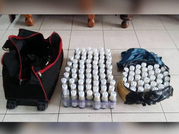 Sebanyak 100 botol ubat batuk bernilai RM3,000 yang dipercayai cuba diseludup ke negara jiran berjaya digagalkan PGA dalam operasi di landasan Keretapi Tanah Melayu (KTM) Padang Besar, Perlis kelmarin.