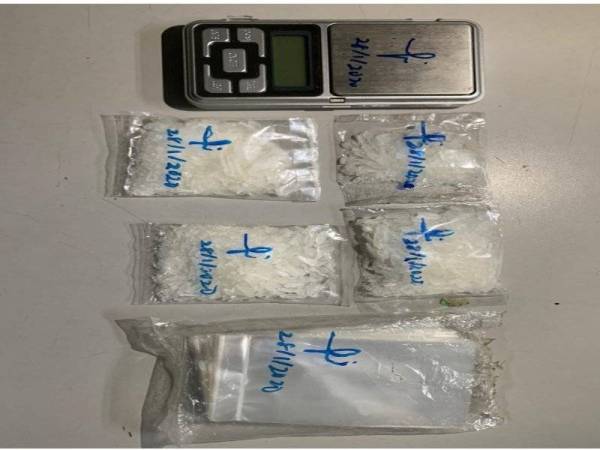 Dadah jenis syabu seberat 53.50 gram bernilai RM3,200 dirampas di Kampung Jijan Hulu semalam.