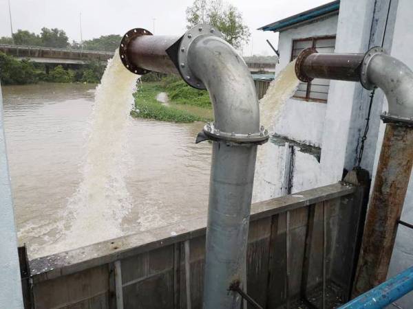 Pam yang terdapat di kunci air bagi membantu mengurangkan masalah banjir. Foto: Ihsan ADUN Kota Kemuning