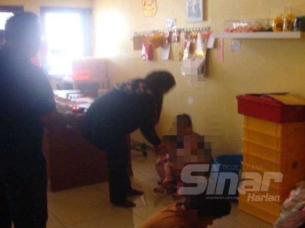 Pembantu rumah yang diselamatkan oleh JTK Kedah di sebuah rumah di Kampung Berjaya, Alor Setar semalam.