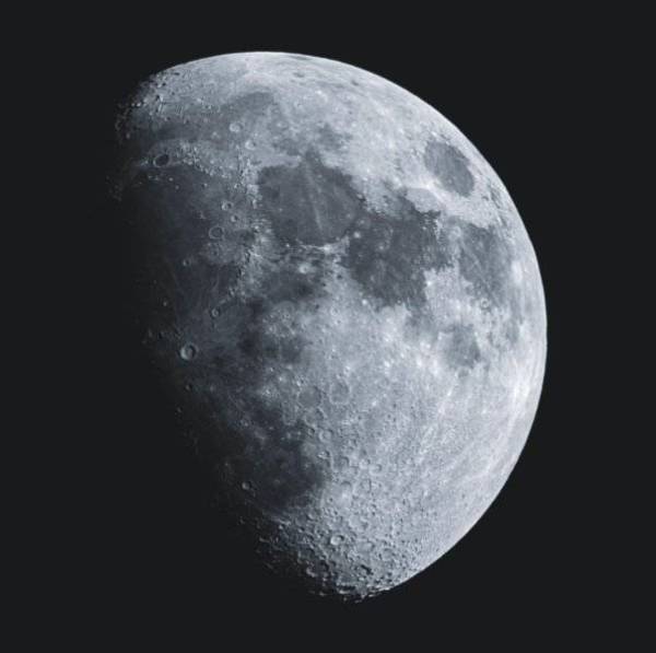 NAMA Ibnu Yunus diabadikan pada salah satu kawah yang ada di permukaan bulan oleh Kesatuan Astronomi Antarabangsa.