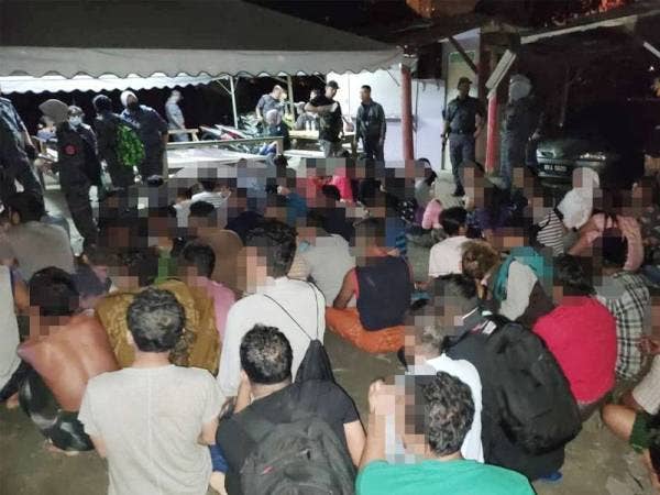 Seramai 205 pendatang asing tanpa izin (PATI) termasuk kanak-kanak dan bayi ditahan Imigresen dalam serbuan tiga lokasi berasingan.