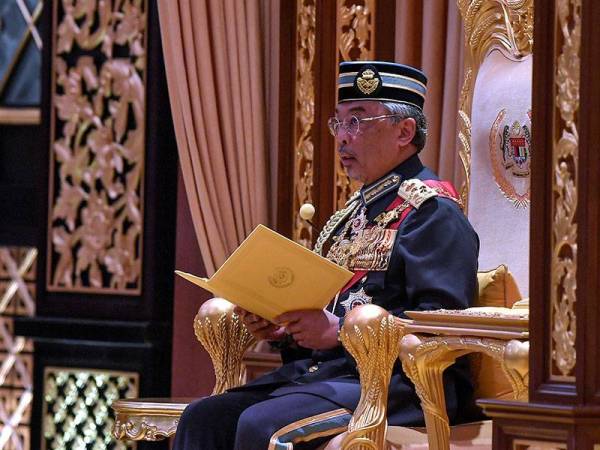 Al-Sultan Abdullah berkenan menyampaikan titah baginda selepas selesai Istiadat Menghadap dan Pengurniaan Darjah Kebesaran, Bintang dan Pingat Wilayah Persekutuan di Istana Melawati hari ini.
- Foto Bernama