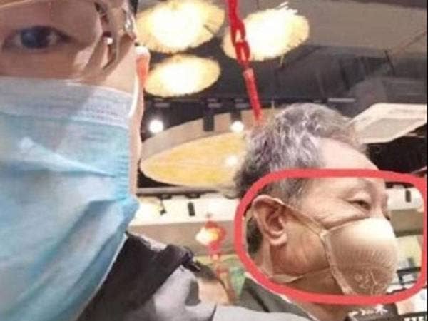 Seorang lelaki di China bertindak memakai coli gara-gara kehabisan stok topeng muka yang dijual di negara tersebut.