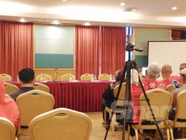 Pengumuman calon yang dijadualkan hari ini ditangguhkan akibat masalah sistem di peringkat ibu pejabat yang menyebabkan senarai calon layak bertanding tidak dapat dikeluarkan.