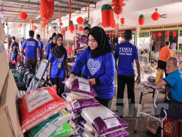 Sebanyak 200 set GOP disumbangkan kepada enam rumah kebajikan di seluruh negara sempena Tahun Baru Cina.