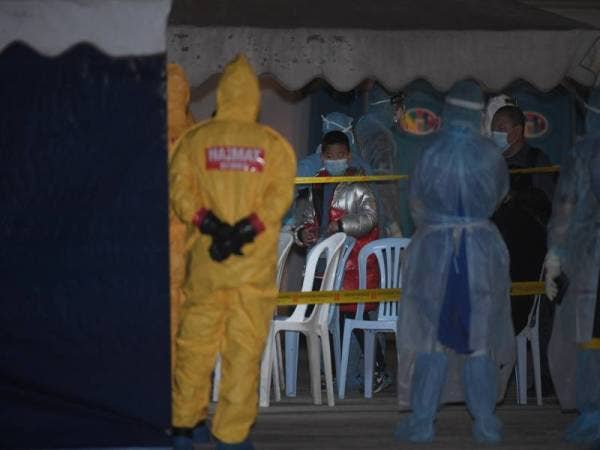 Kesemua mereka dibawa pulang setelah Kerajaan Malaysia bekerjasama dengan Kerajaan China akibat penularan jangkitan 2019 Novel Koronavirus (2019-nCoV) di negara itu. -- Foto BERNAMA