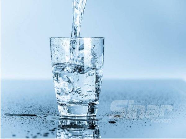 MINUM air kosong antara enam hingga lapan gelas sehari.