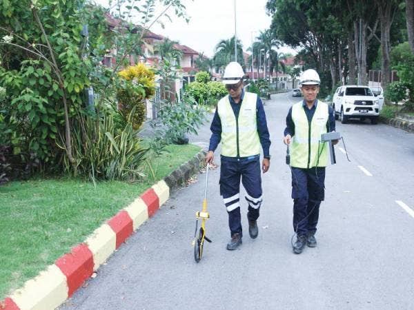 Kerja-kerja mengesan kebocoran.