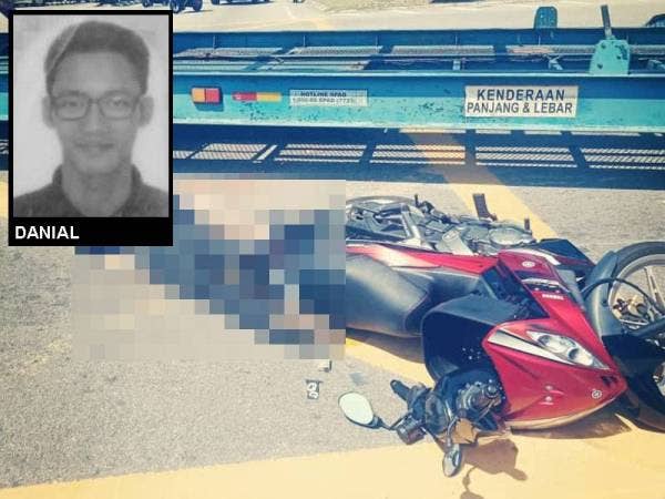 Muhammad Danial maut di lokasi kejadian selepas digilis treler di persimpangan lampu isyarat Jalan Bukit Katil di sini, hari ini.