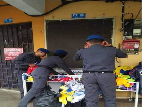 Pemeriksaan dilakukan penguat kuasa KPDNHEP di premis di Marang dalam Ops Jeriji.