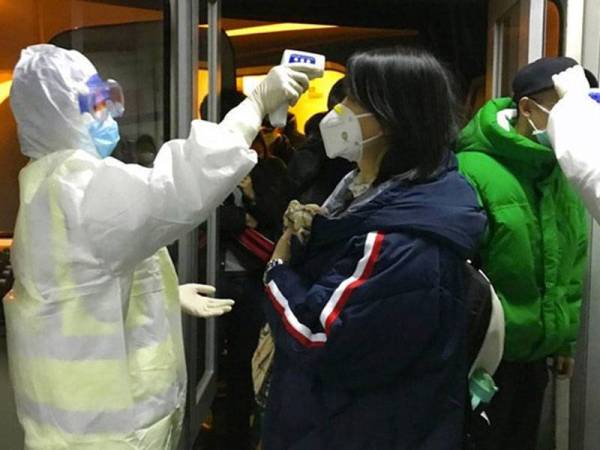 Singapura mencatatkan jumlah keseluruhan kes positif koronavirus sebanyak 28 kes setakat ini. - Foto AP