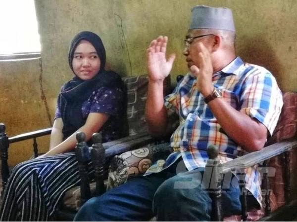 Ahmad Nazlan memberikan kata-kata semangat kepada Nursyafiqah.