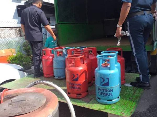 Sebanyak 12 tong gas turut dirampas dalam operasi penguatkuasaan yang dilaksanakan DBKL.