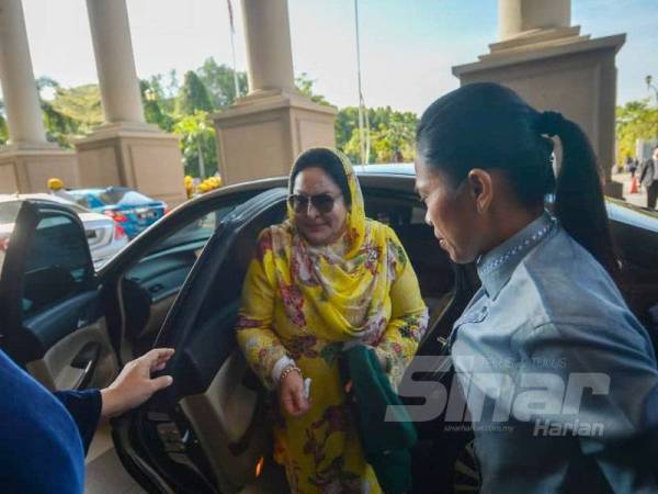 Datin Seri Rosmah Mansor ketika tiba di Mahkamah Tinggi Kuala Lumpur di sini hari ini. - Foto SHARIFUDIN ABDUL RAHIM