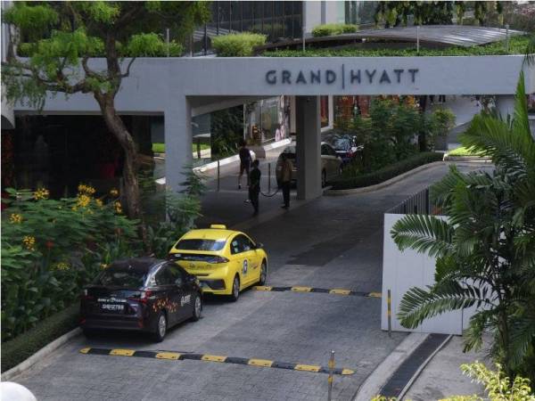 Hotel Grand Hyatt itu mengesahkan mereka telah melakukan langkah pembersihan dan sanitasi menyeluruh di bilik tetamu yang berpotensi terjejas dalam kejadian itu. - FOTO: AFP