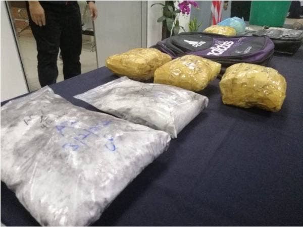 Polis merampas dadah bernilai RM430,000 dalam susulan tertangkapnya dua lelaki warga India di ibu negara Isnin lalu.