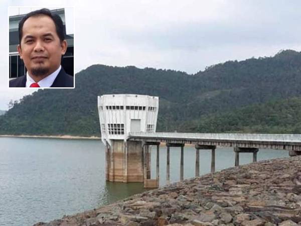 Singapura membayar pampasan RM320 juta dan menanggung kos pembinaan serta penyelenggaraan Empangan Linggiu di Johor yang membekalkan air ke republik itu. - Foto Lembaga Perbekalan Awam Singapura Gambar kecil: Khairul Faizi Ahmad Kamil