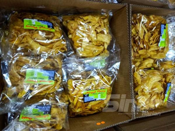 Kerepek pisang asam boi inovasi hasil usaha ibu tunggal menerusi persatuan tersebut.