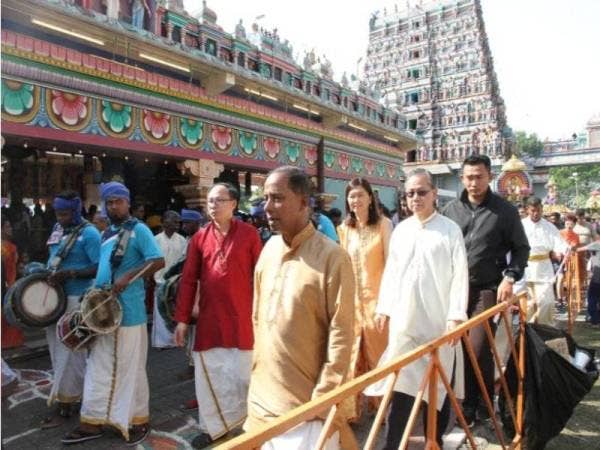 M Kula Segaran bersama Dr Lee Boon Chye hadir meninjau sambutan perayaan Thaipusam di Kuil Sri Subramaniar, Gunung Cheroh.