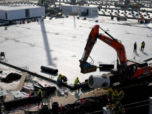 Hospital Leishenshan yang dilengkapi kira-kira 1,500 katil mula dibuka di Wuhan semalam. - Foto Agensi