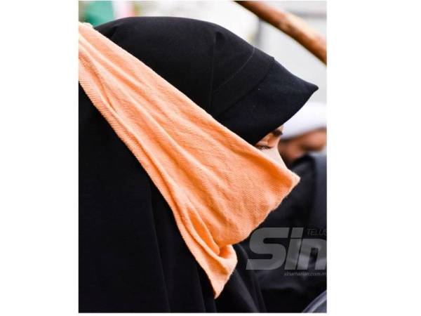 KAJIAN turut mendapati sebahagian masyarakat menyifatkan wanita memakai hijab kerana dipaksa bukannya secara rela hati.