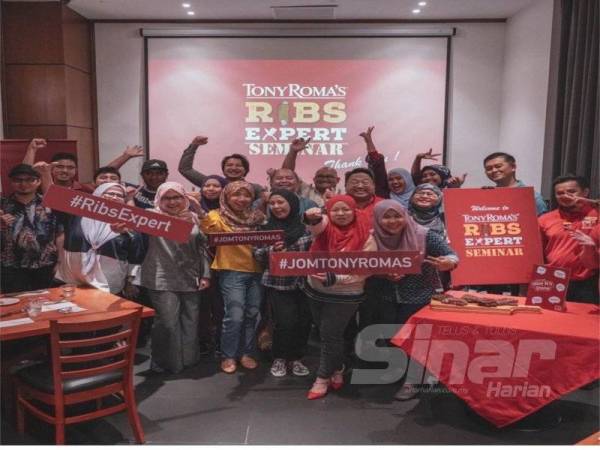 SEBAHAGIAN peserta yang menyertai Tony Roma's Ribs Expert Seminar di cawangan Setia Alam, Selangor baru-baru ini.