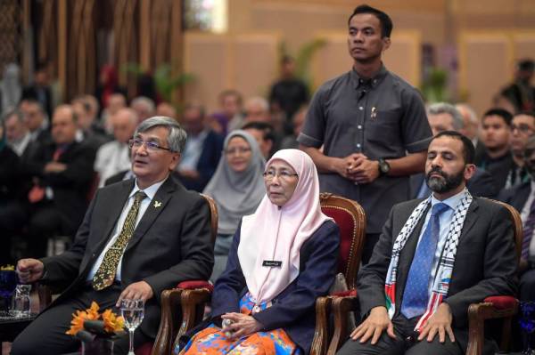 Dr Wan Azizah hadir pada Majlis Penutupan Persidangan Tahunan Liga Ahli Parlimen Untuk Al-Quds Kali Ketiga hari ini. - Foto: Bernama 