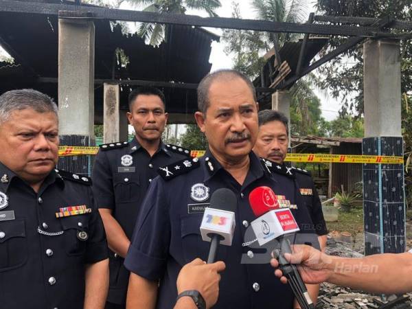 Abdullah bercakap kepada pemberita pada sidang media di lokasi kejadian hari ini. 