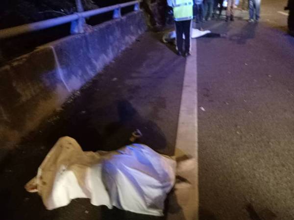 Kedua-dua mangsa disahkan maut ditempat kejadian.