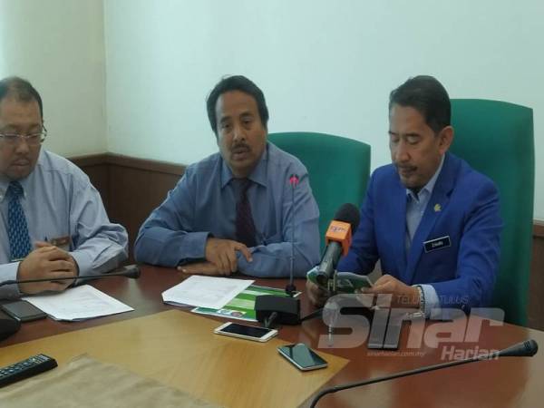 Zamri pada sidang media selepas Roadshow Perluasan Skim Keselamatan Sosial Pekerjaan Sendiri dan Majlis Penyampaian Faedah Perkeso di Wisma Perkeso Alor Setar, Jalan Teluk Wanjah, di sini hari ini.