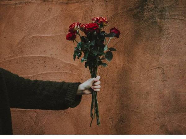 UMAT Islam dilarang menyambut Hari Kekasih kerana ia bertentangan dengan ajaran agama suci yang kita anuti.