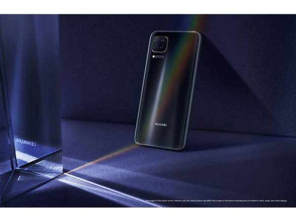 Midnight Black memenuhi gaya klasik dan menyerlahkan keanggunan.