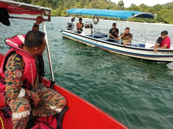 Operasi mencari dan menyelamat telah digerakkan Pasukan Penyelamat Di Air (PPDA) bagi mengesan kedudukan mangsa.