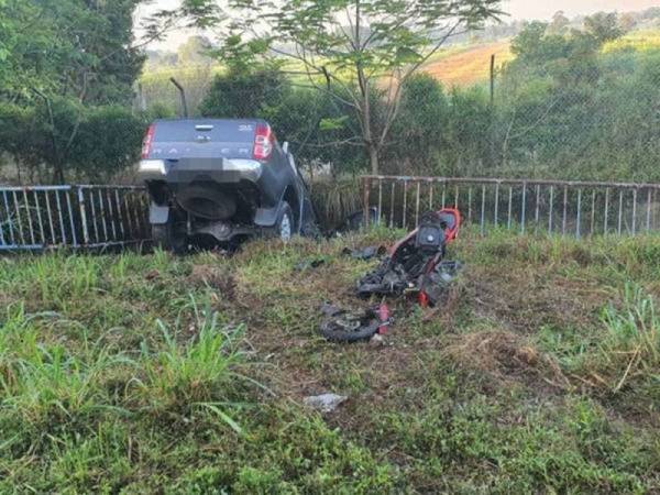 Zulfakkar maut selepas motosikal ditunggangnya dirempuh trak yang dipandu pemandu yang dipercayai mabuk di Jalan Kebun, Klang.