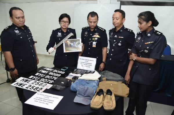 Shafa'aton menunjukkan antara peralatan yang dirampas susulan tumpasnya Geng Banker Suria dalam serbuan di sekitar Lembah Klang pada 4 Februari sehingga 12 Februari.