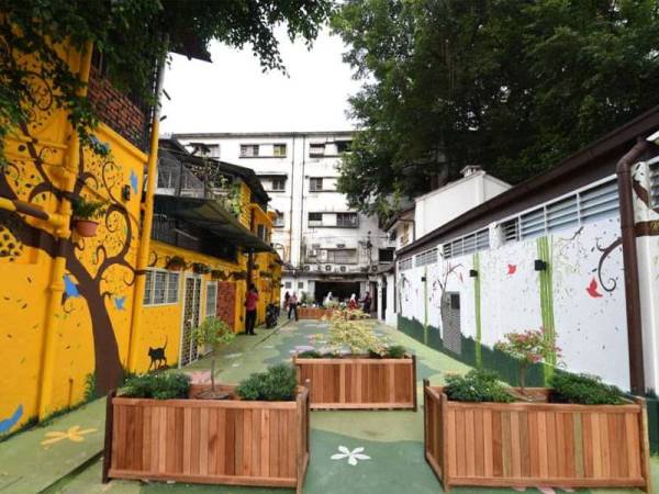 Beberapa aspek perlu dipertimbangkan sebelum visi dibentuk termasuk persekitaran hidup dan alam semula jadi.