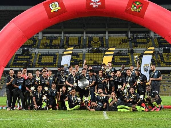 Pasukan Perak bergambar bersama-sama selepas menumpaskan Pasukan Kedah 3-1 pada Perlawanan Unity Shield 2020 di Stadium Perak malam ini. - Foto Bernama